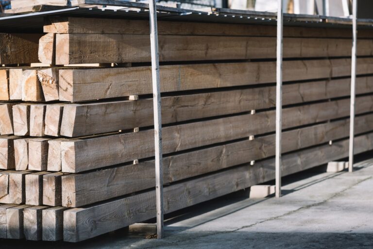 local technique pour piscine en bois