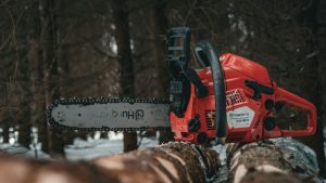 Bien régler le carburateur d’une tronçonneuse Husqvarna
